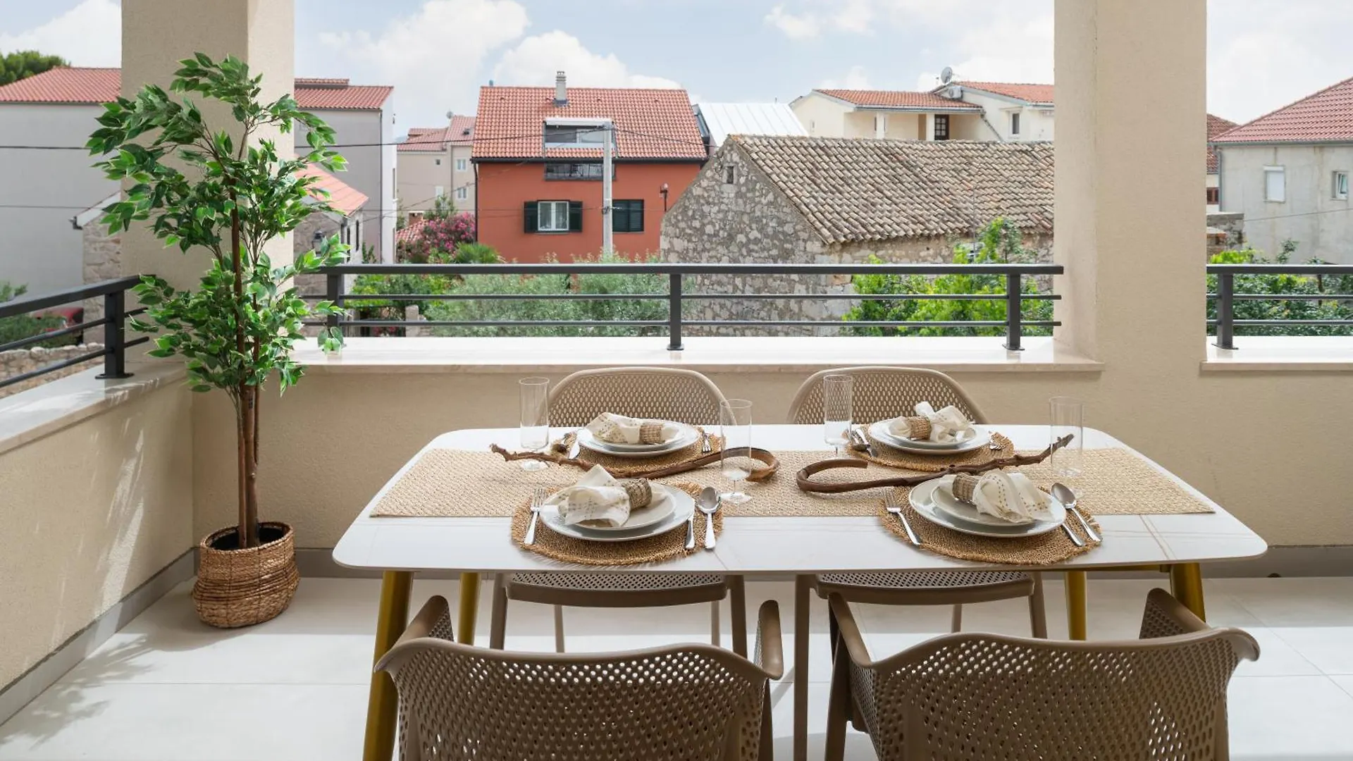 Unique Apartments In The Center Pakostane